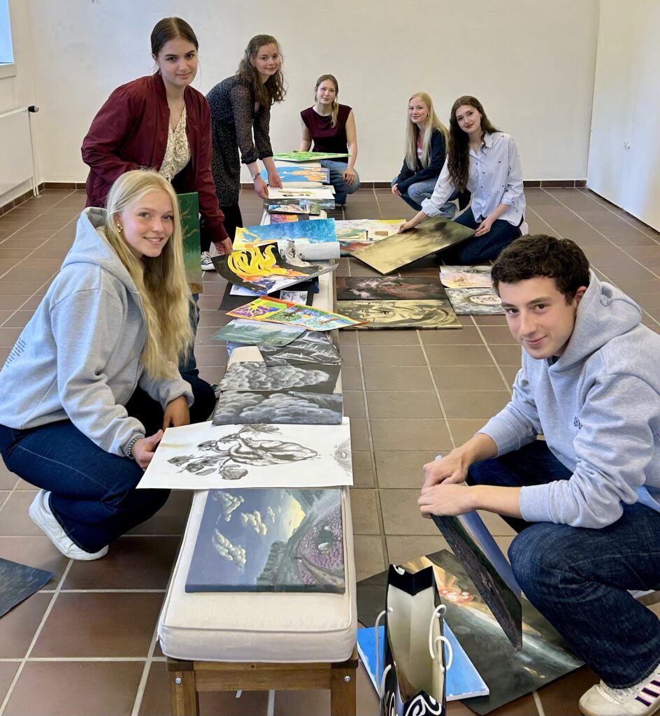 Ausstellung der Kunst-Leistungskurse des LeG und HEG